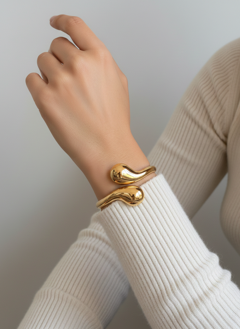 The Everlasting Glamour Clover Bangle