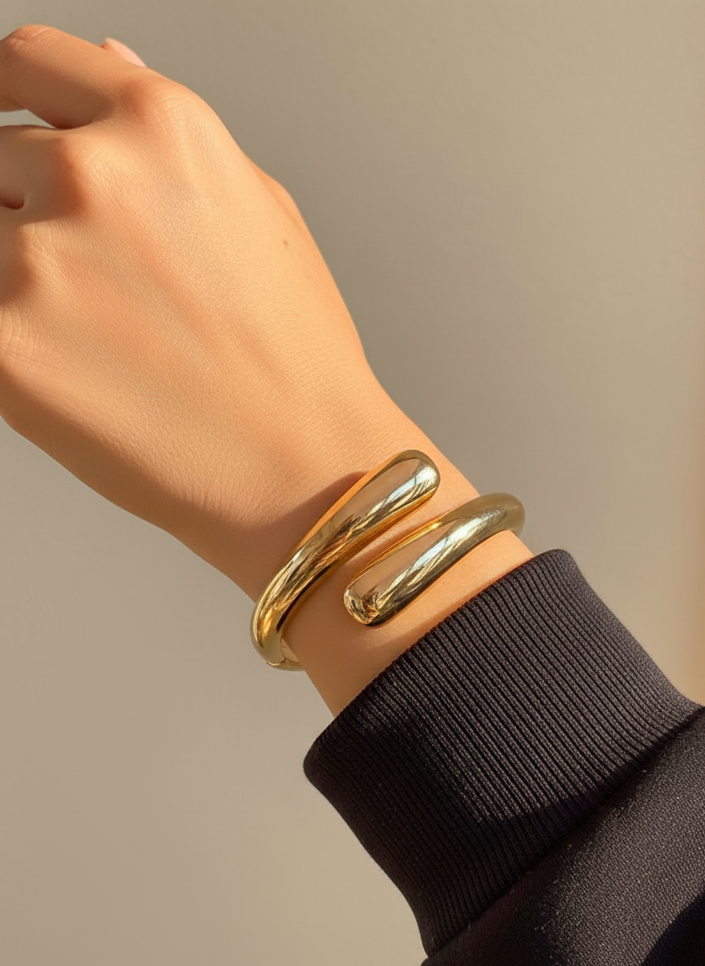 The Everlasting Glamour Clover Bangle