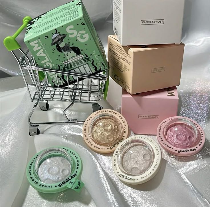 SHEGLAM Lunar Glow Highlighter – Radiance Beyond the Stars
